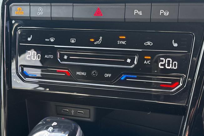 VOLKSWAGEN T-Roc Photo 35