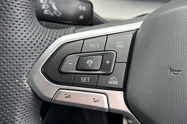 VOLKSWAGEN Golf Photo 16