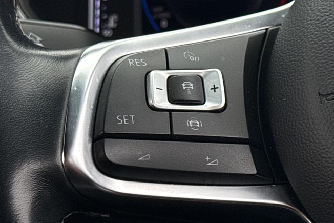 VOLKSWAGEN Tiguan Photo 16