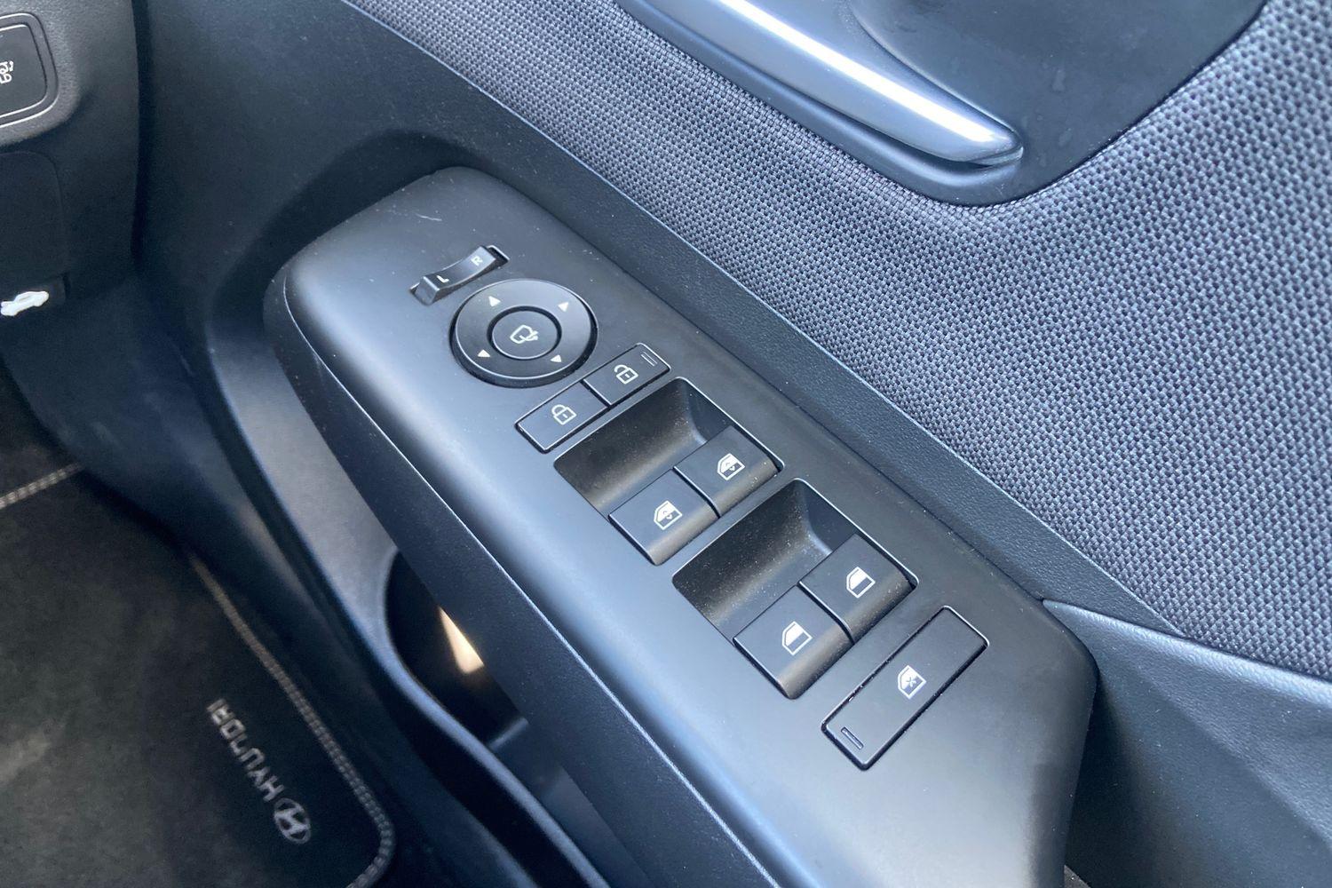 Hyundai KONA Photo 15