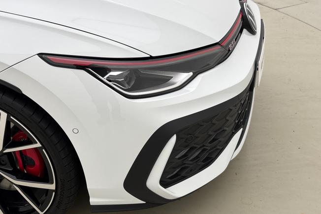 VOLKSWAGEN Golf Photo 19