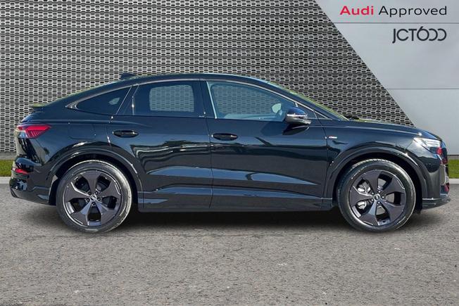 AUDI Q4 e-tron Photo 4