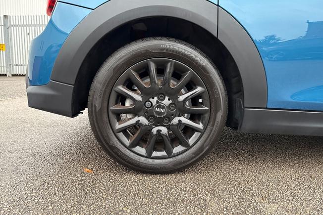 MINI Hatchback Photo 21