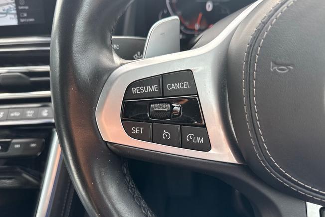 BMW 8 Series Photo 16