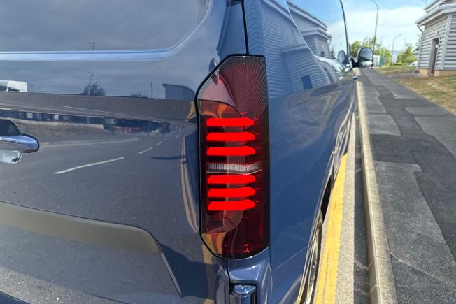 VOLKSWAGEN E-Transporter Photo 18