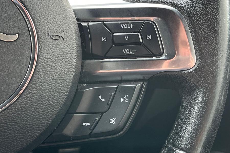 Ford MUSTANG Photo autoimg-0d0b47f82e0da837bc16b89cf110de9cb5ad50fb.jpg