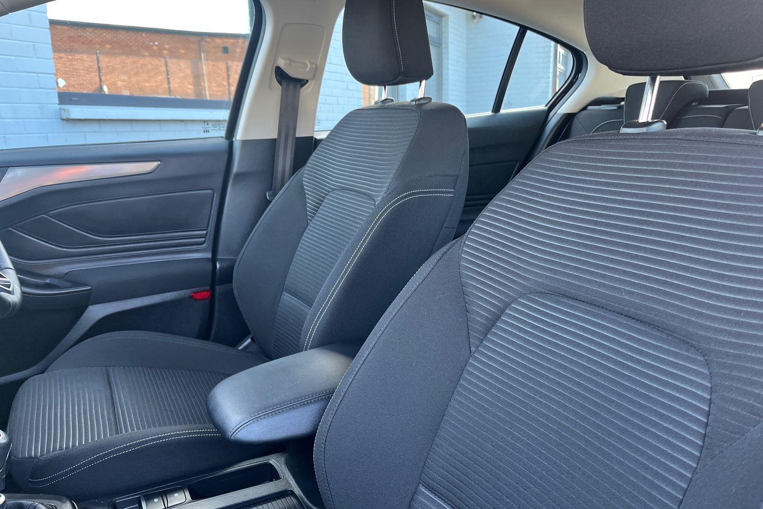 Ford FOCUS Photo 39