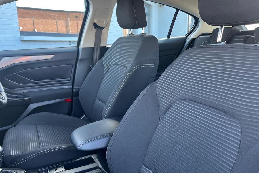 Ford FOCUS Photo autoimg-0d11a8f6901134e8b124a4ce9c29a500de372efe.jpg