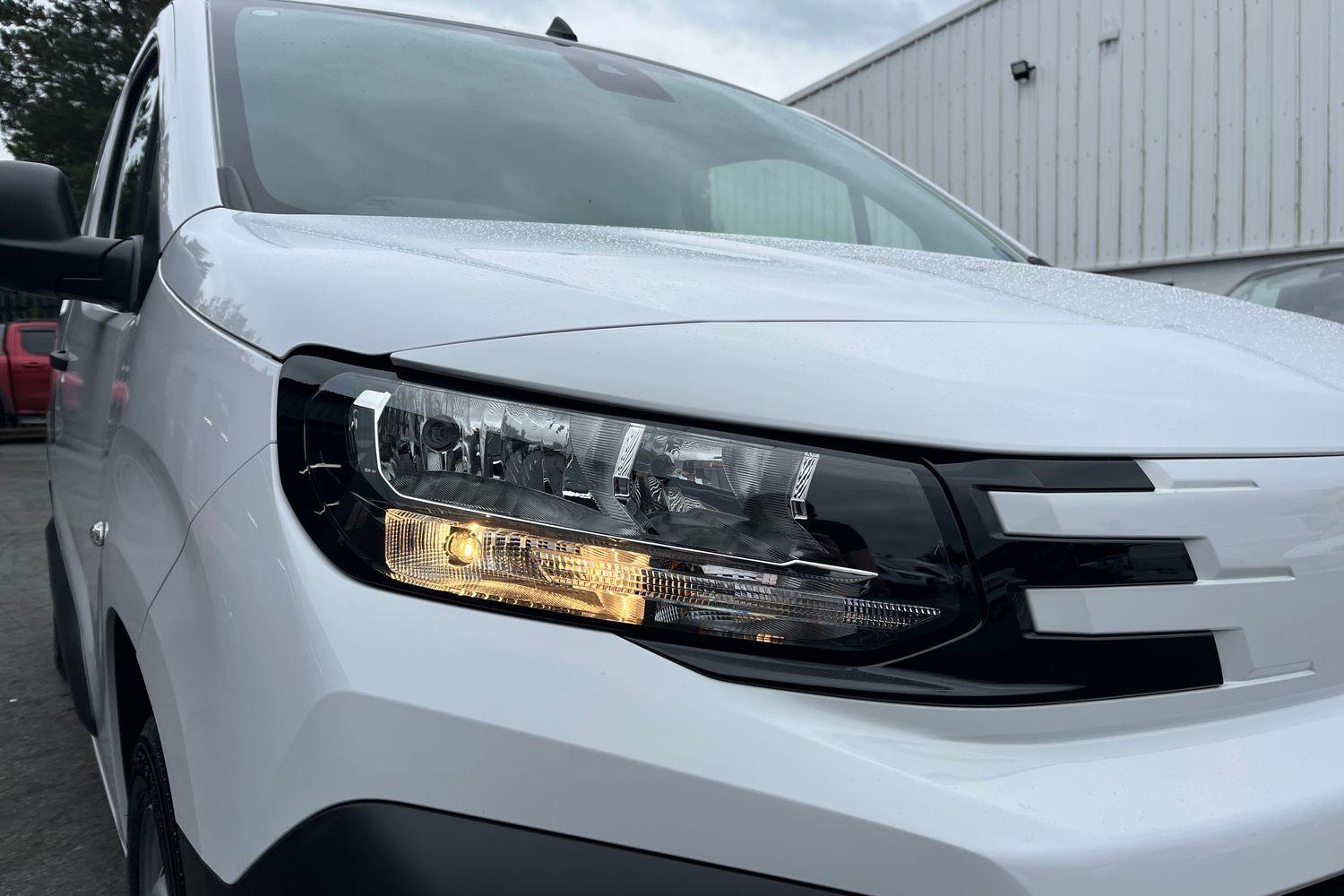 Peugeot PARTNER Photo 20