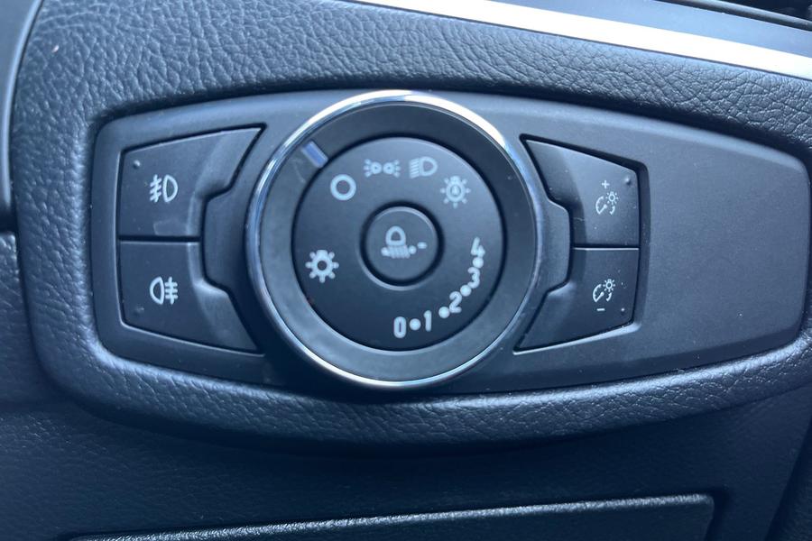 Ford EDGE Photo autoimg-0d1566ed100f52362d2d459c32e27111129e2644.jpg