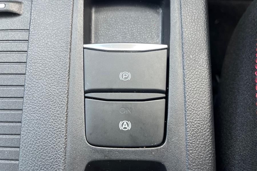 Ford Focus Photo autoimg-0d177582337bf3a1788ab49d5bae2e37aee2bf66.jpg