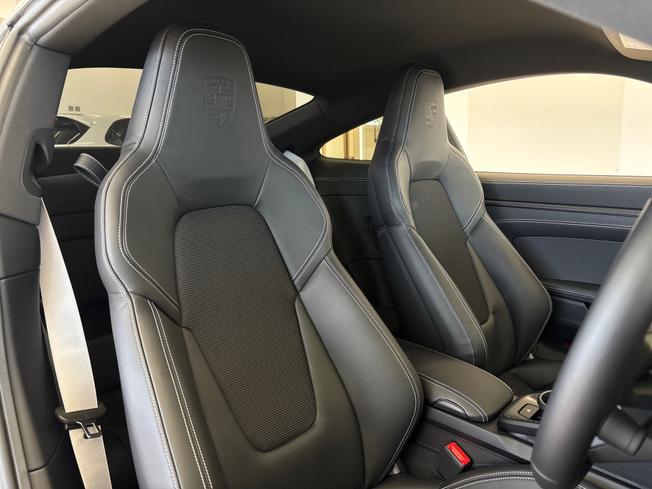 PORSCHE 911 Photo 14