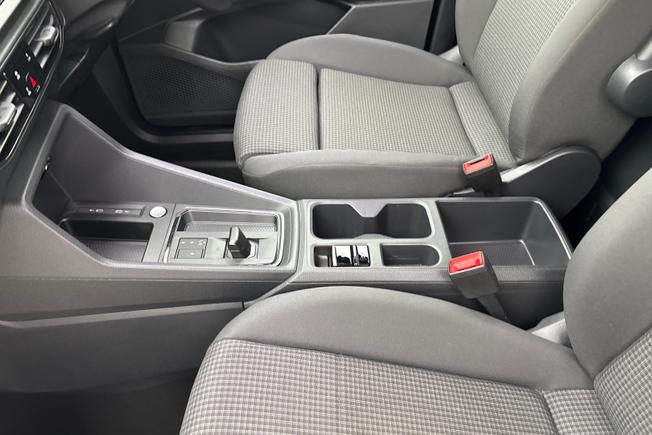 VOLKSWAGEN Caddy Photo 22