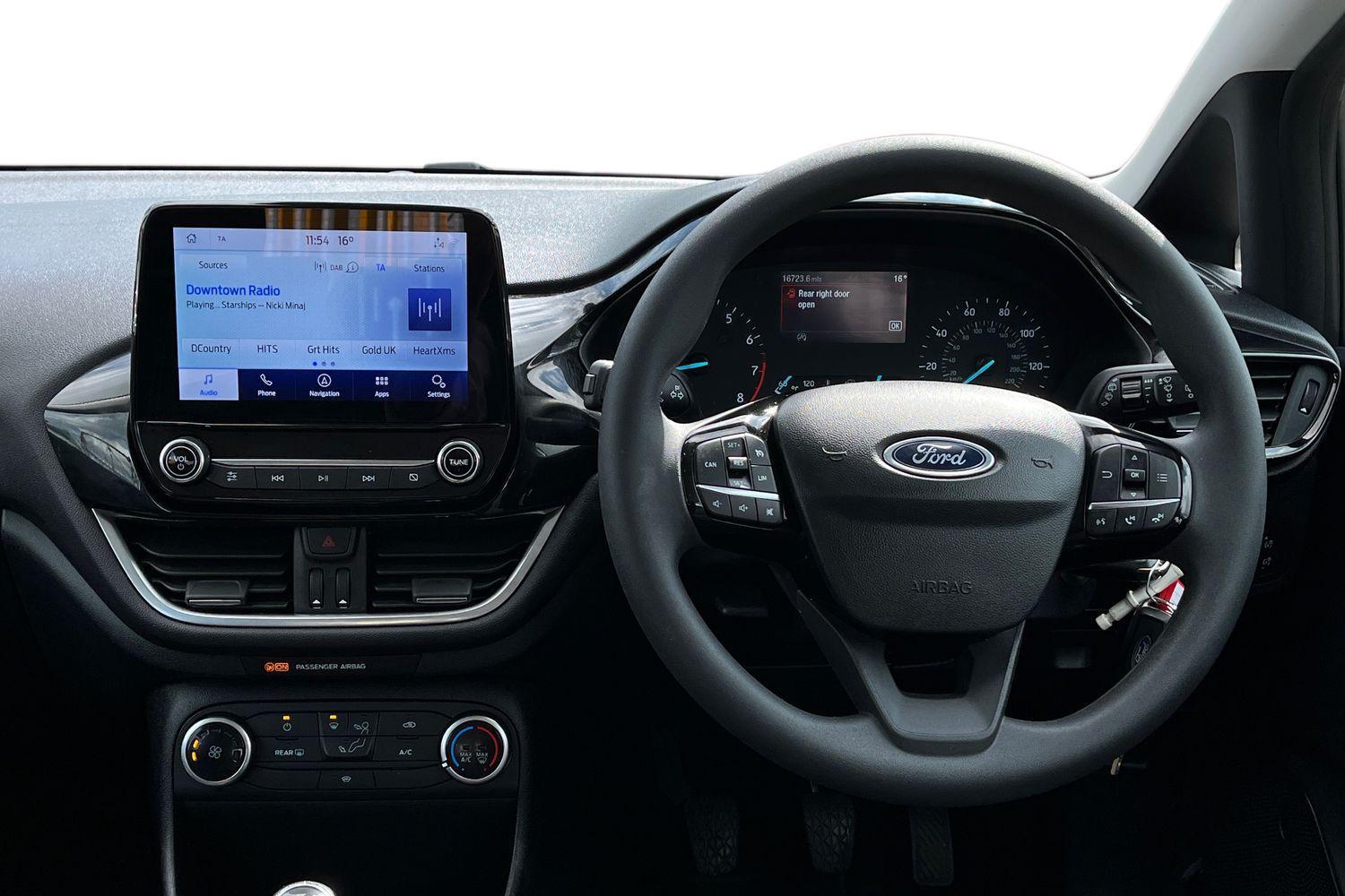 Ford FIESTA Photo 10