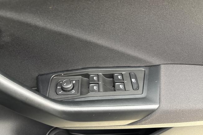 VOLKSWAGEN T-Roc Photo 29