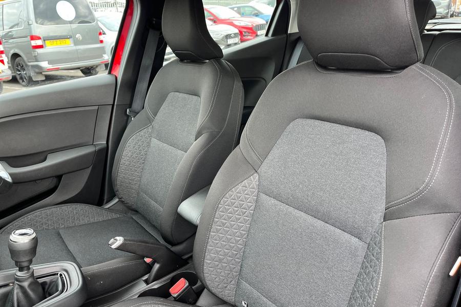 Renault CLIO Photo autoimg-0d2baae0c606d53a14a3c2da6bff76ecf0896338.jpg