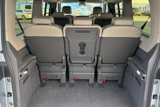 VOLKSWAGEN Multivan Photo 12