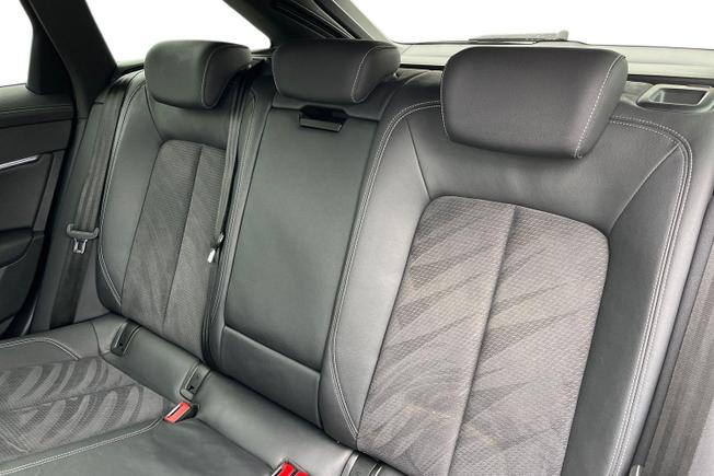 AUDI A6 Avant Photo 9
