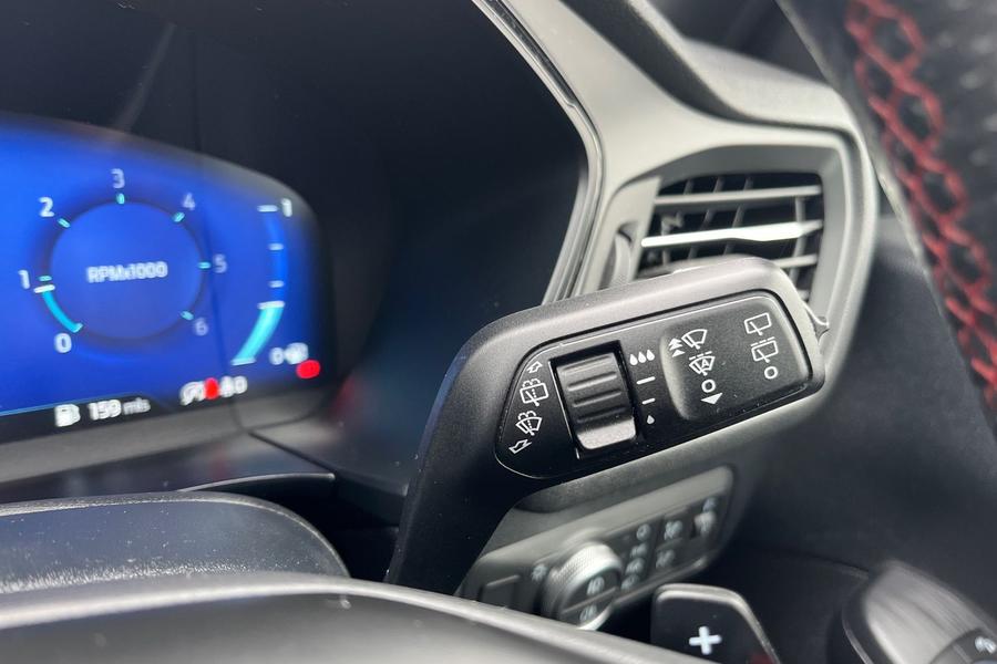 Ford KUGA Photo autoimg-0d345d98f3376e96906f49780cecb8762a21c1b2.jpg