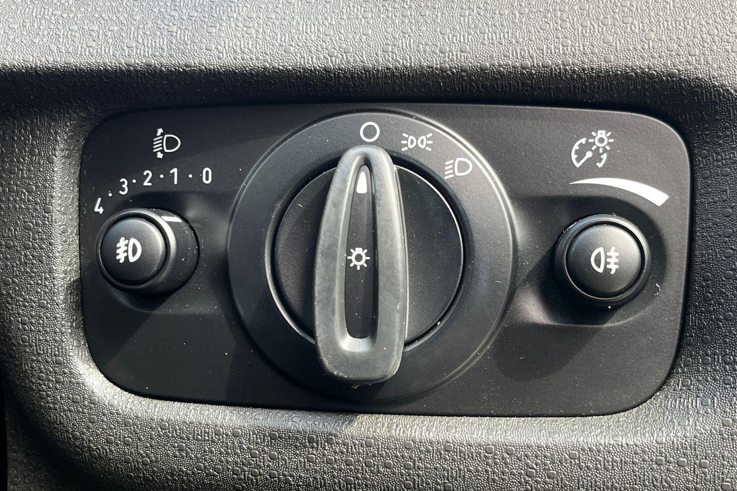 Ford FIESTA Photo 22