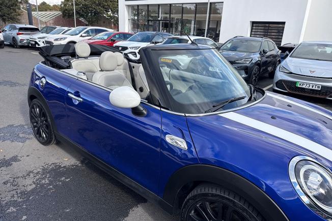 MINI Convertible Photo 21
