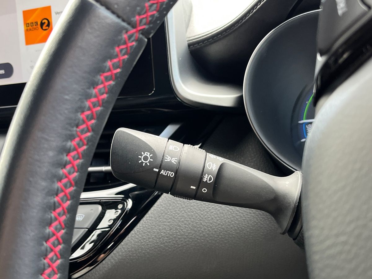 Toyota C-HR Photo 36