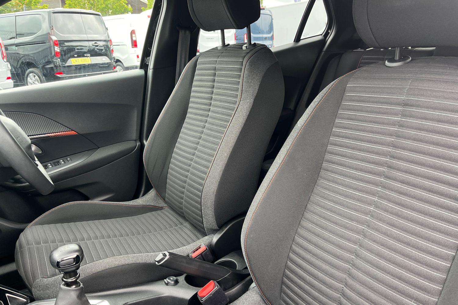Peugeot 2008 Photo 18
