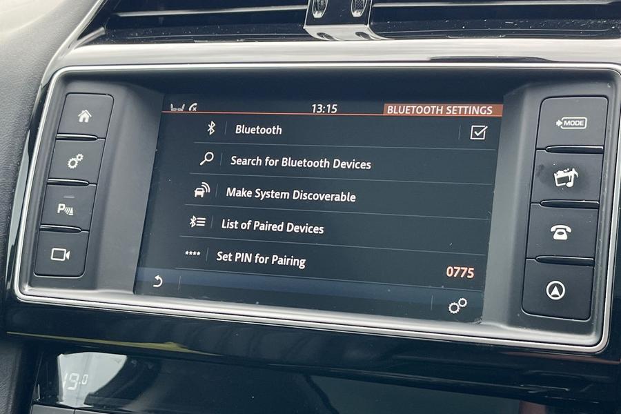 Jaguar F-PACE Photo autoimg-0d458fd6c2a12269a6f9ce798859ad3bee0fa588.jpg