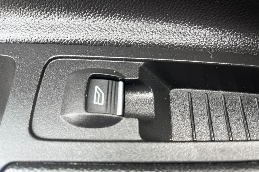 Ford KUGA Photo autoimg-0d45cd66c2d9610805a35aa89a0ddbf9806caf8a.jpg
