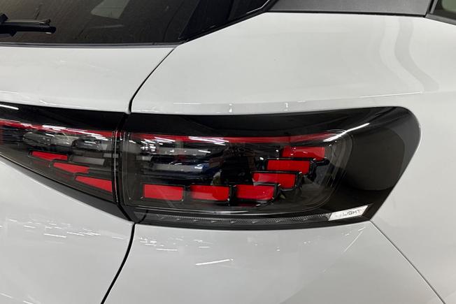 VOLKSWAGEN ID.4 Photo 18