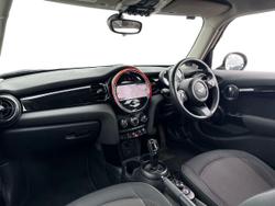 MINI Hatch Photo 2