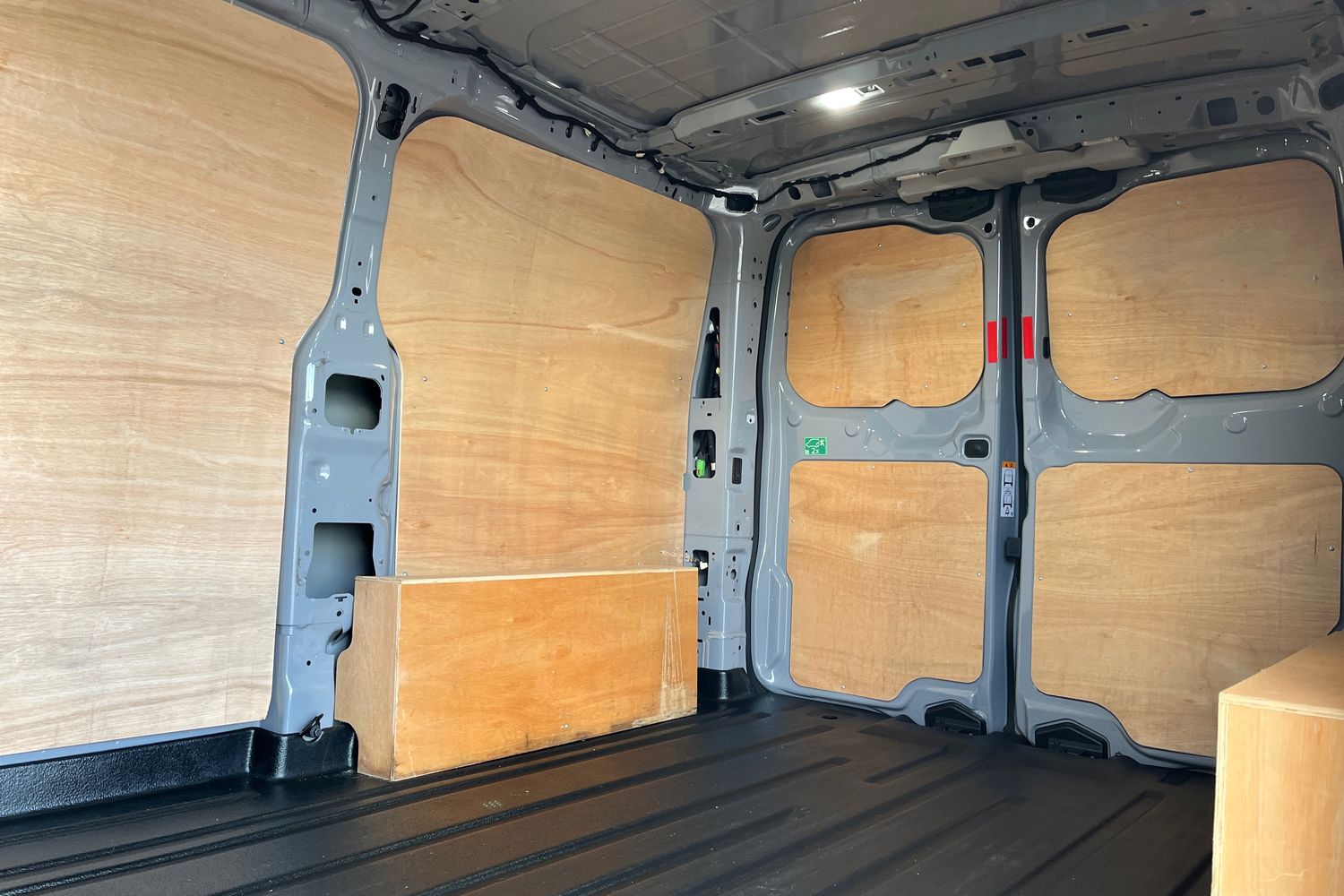 Ford E-TRANSIT CUSTOM Photo 3