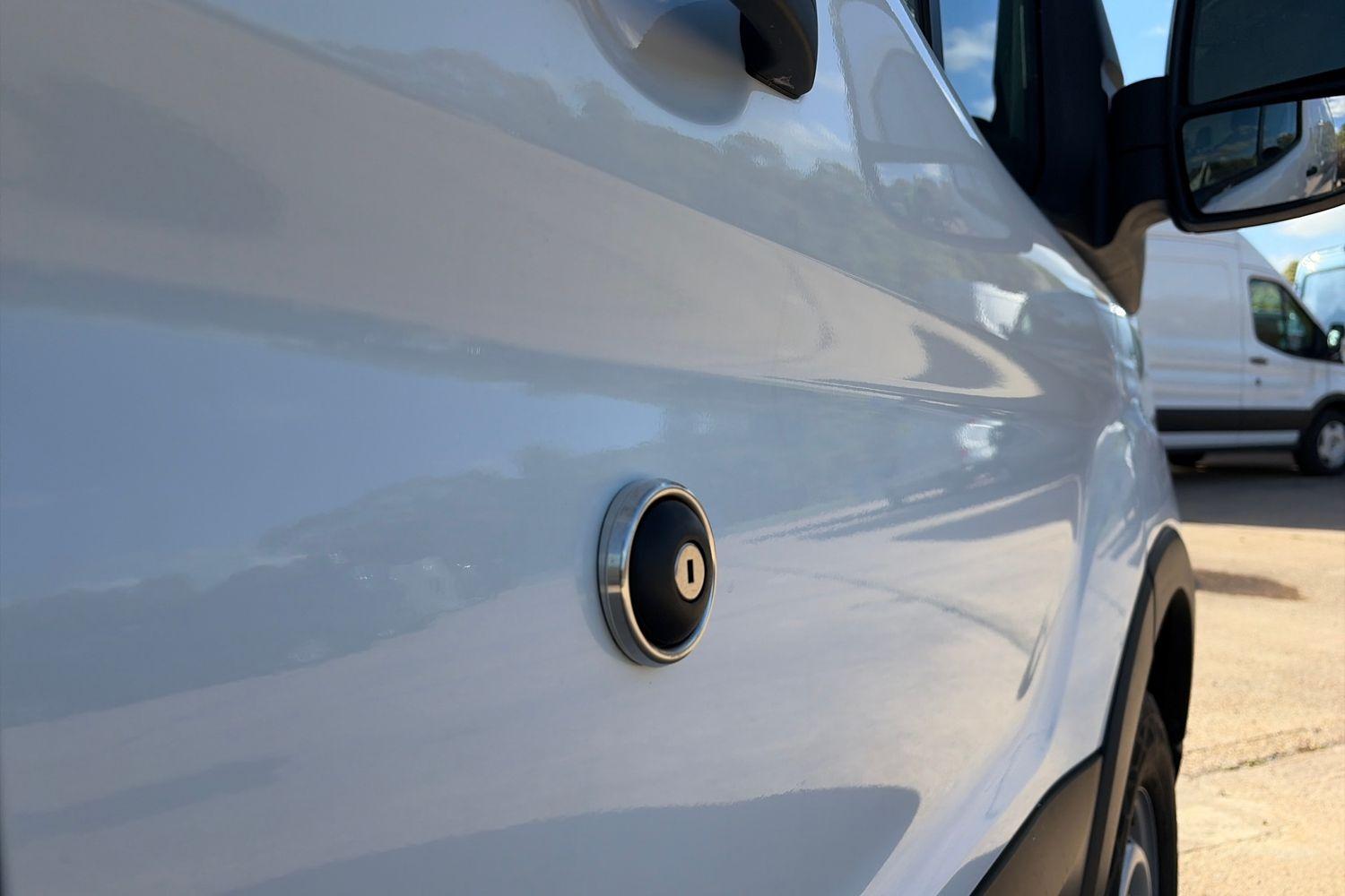 Ford E-TRANSIT Photo 15