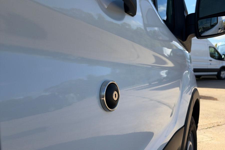 Ford E-TRANSIT Photo autoimg-0d5ff0ea25681f2066804385e50e611f231857c2.jpg
