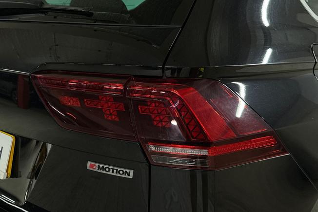 VOLKSWAGEN Tiguan Photo 18