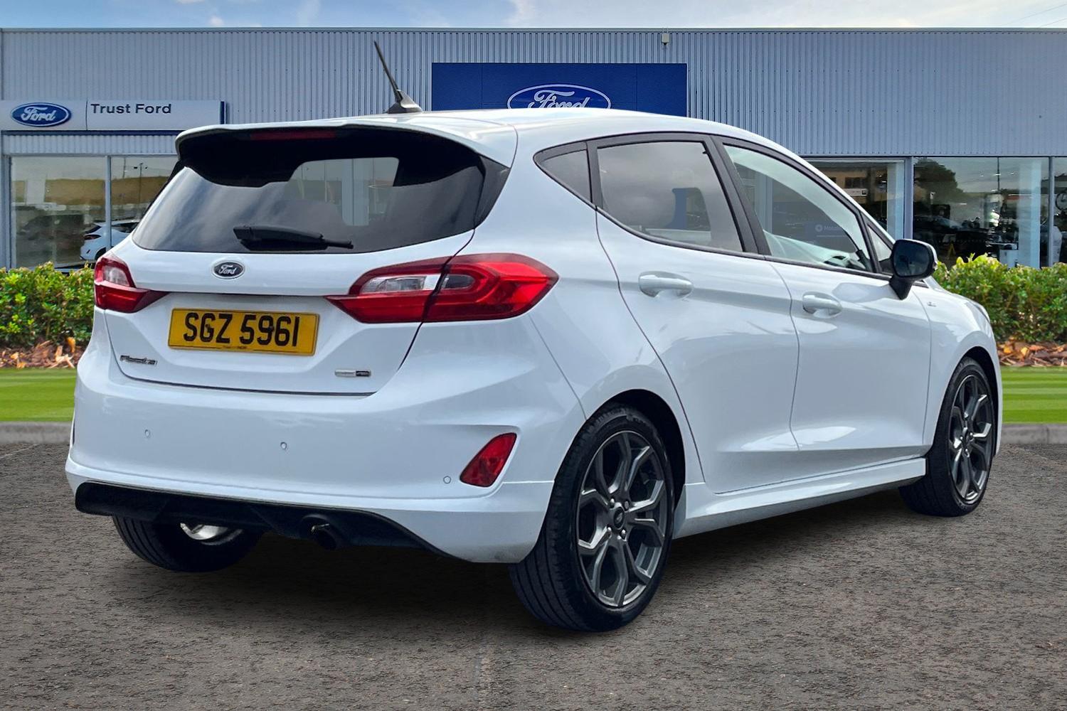 Ford FIESTA Photo 3