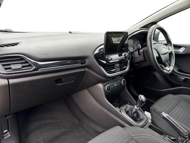 FORD Fiesta Photo 2