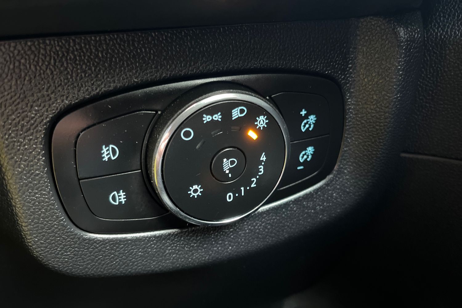 Ford TRANSIT COURIER Photo 37