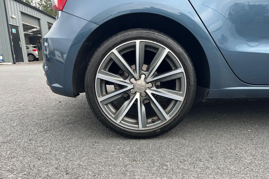 Audi A1 Photo autoimg-0d80c526dddf0474d8863cfb214769ec7aed61b0.jpg