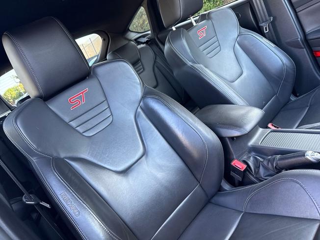 FORD Focus Photo 25