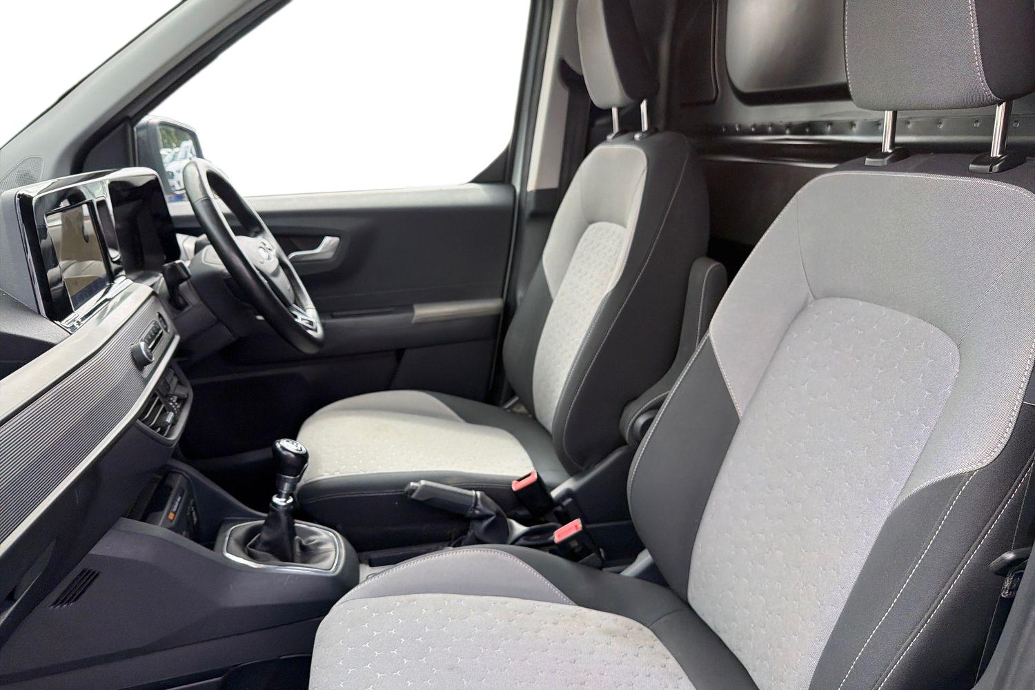 Ford TRANSIT COURIER Photo 9