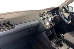 VOLKSWAGEN Tiguan Photo 2