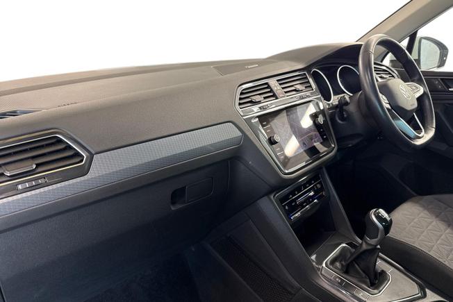 VOLKSWAGEN Tiguan Photo 2