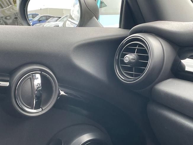 MINI Hatchback Photo 30