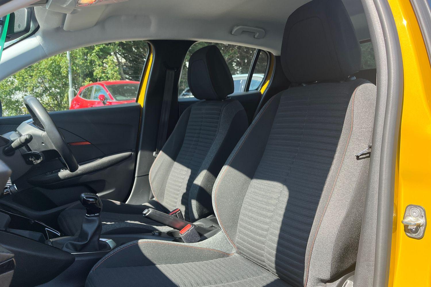 Peugeot 208 Photo 18