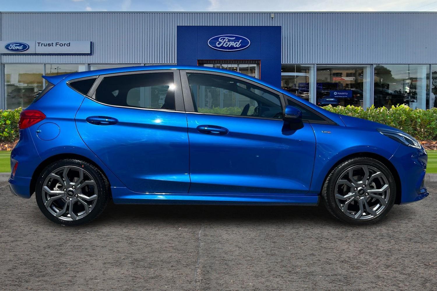 Ford FIESTA Photo 2