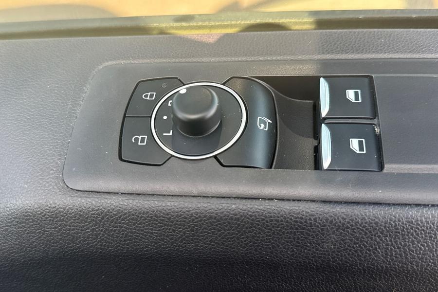 Ford TRANSIT CUSTOM Photo autoimg-0d923f8312b1488310d04132422c1b4a230cc3f7.jpg
