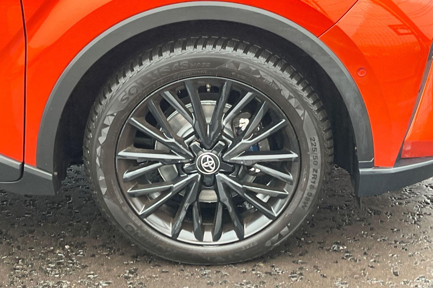 Toyota C-HR Photo 7