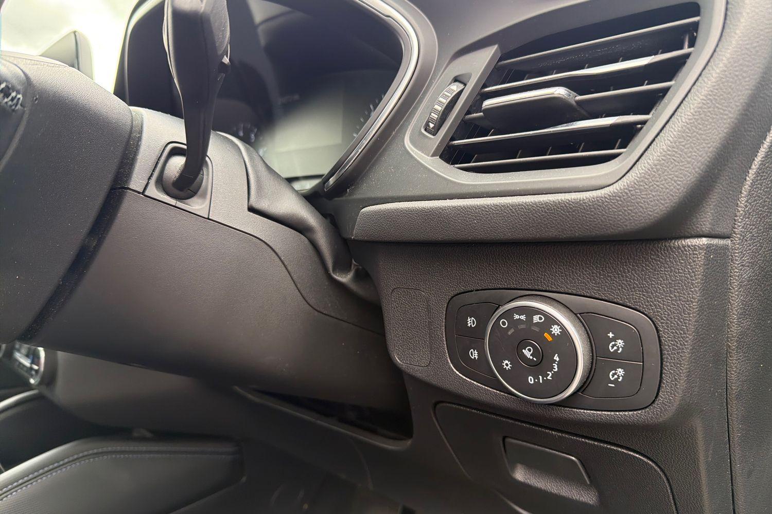 Ford FOCUS Photo 24