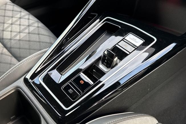 VOLKSWAGEN Golf Photo 37